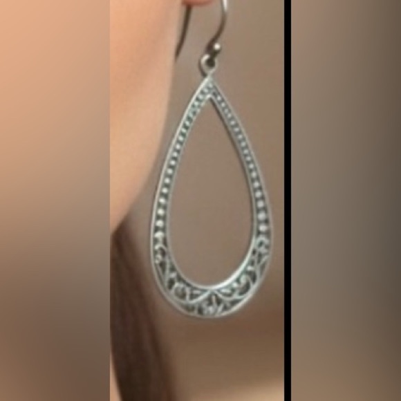 NWT Sterling Silver Teardrop Earrings with Vintage Charm - Picture 7 of 7